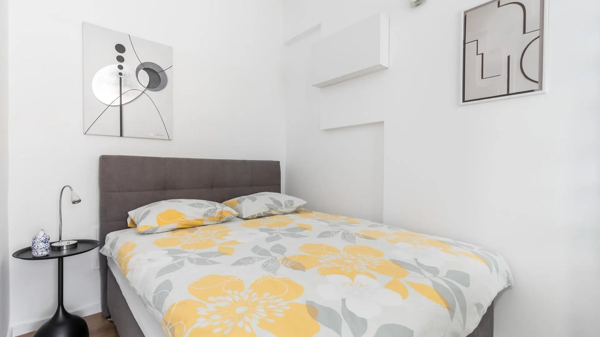 Apartment Modern Studio Near Znjan Beach